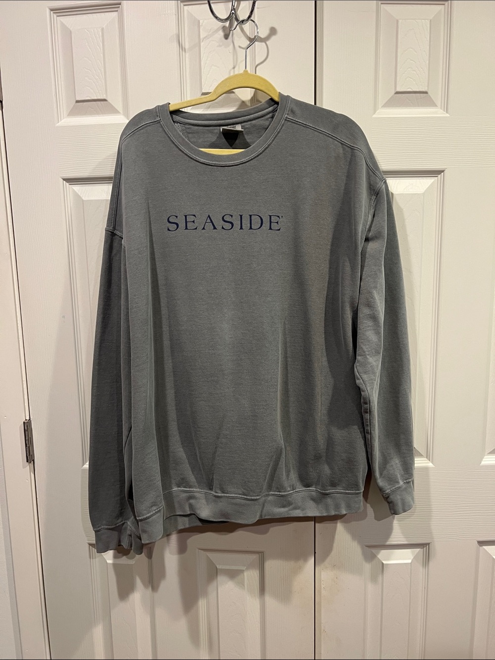 Iconic SEASIDE Men's Crewneck Sweatshirt in Gray with Navy Text